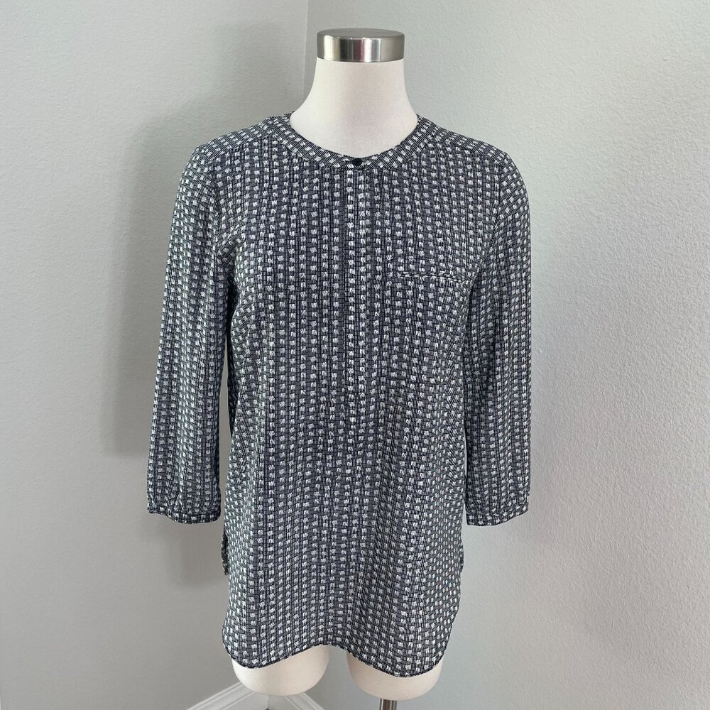 NYDJ Womens Small Black White Geometric 3/4 Sleeve Blouse Pleated Back Shirt Top